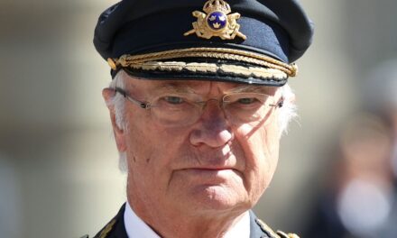 Le roi Carl XVI Gustaf de Suède révèle que sa sœur est décédée alors qu&rsquo;il partage une déclaration émouvante réfléchissant à leurs « chaleureux souvenirs de famille »