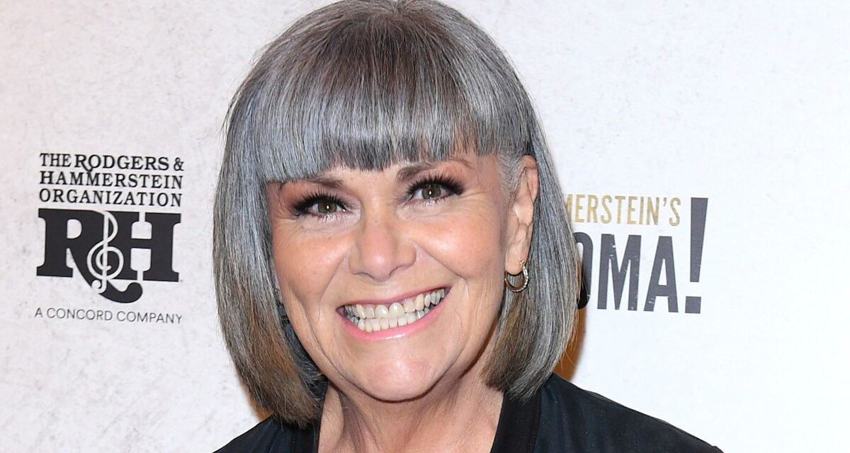 Dawn French a l&rsquo;air si différente avec ses cheveux longs sur une photo incroyable d&rsquo;un rôle oublié