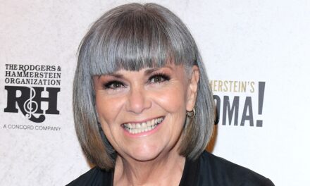 Dawn French a l&rsquo;air si différente avec ses cheveux longs sur une photo incroyable d&rsquo;un rôle oublié