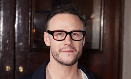 Kevin Clifton de Strictly inondé de soutien après le décès d&rsquo;un ami « incroyable »