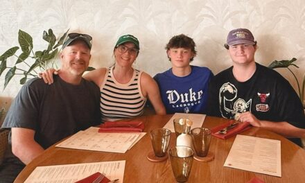 La star de HGTV Leslie Davis aborde son divorce secret alors qu&rsquo;elle partage une escapade en famille avec son fiancé