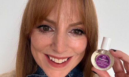 Le retour du parfum Dewberry de The Body Shop : passe-t-il le test de l&rsquo;éditeur de beauté de la quarantaine ?