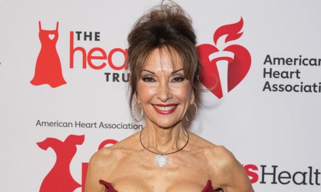 Susan Lucci, 79 ans, a l&rsquo;air intemporelle dans une apparence glamour à l&rsquo;American Heart Association