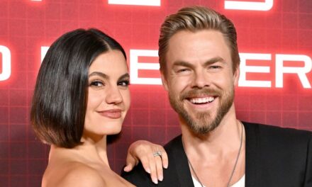 Derek Hough et Hayley Erbert accueillent leur premier enfant — voir la première photo