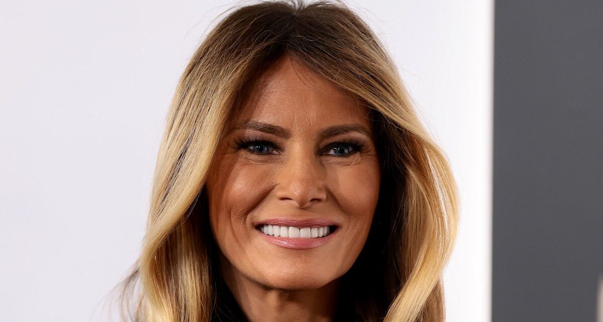 Melania Trump sort en noir pour sa première à Washington