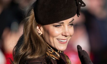 Le créateur incontournable de Kate Middleton se retrouve avec 700 000 £ de dettes