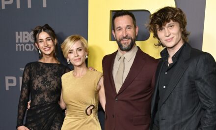 La star de Pitt, Noah Wyle, sort avec des enfants qui lui ressemblent dans une rare apparition familiale