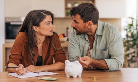 Ce que votre langage financier dit de votre relation, selon les experts