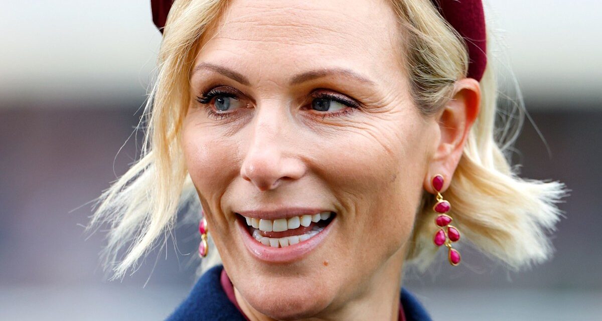 Zara Tindall, 44 ans, grésille dans une mini-robe ornée de cristaux et des talons aiguilles « Cendrillon »