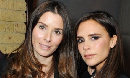 Vous aimez la robe Victoria Beckham de la mère de la mariée de Tana Ramsay ? Cette dupe de style est imbattable