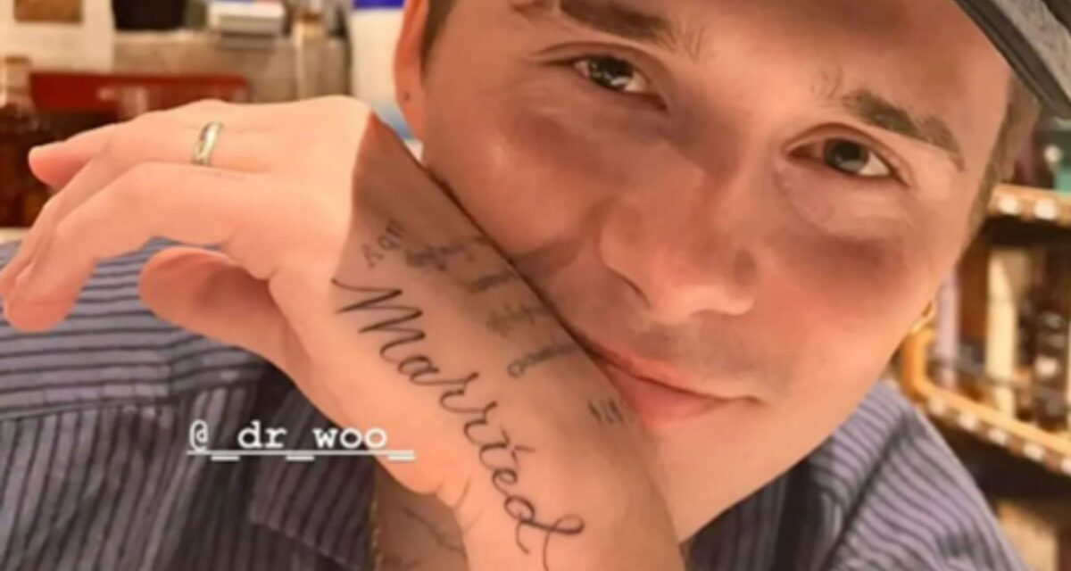 La vaste collection de tatouages ​​de Brooklyn Beckham pour sa femme Nicola Peltz alors qu&rsquo;il recouvre l&rsquo;encre du « garçon à maman »