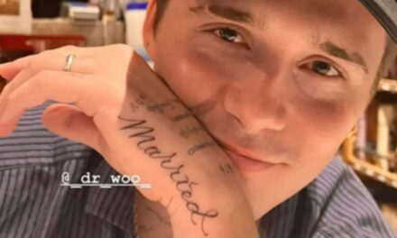 La vaste collection de tatouages ​​de Brooklyn Beckham pour sa femme Nicola Peltz alors qu&rsquo;il recouvre l&rsquo;encre du « garçon à maman »