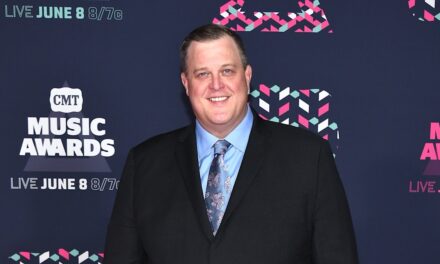 Billy Gardell de Mike & Molly affiche une incroyable perte de poids de 173 livres au milieu d&rsquo;un parcours de santé : « Je devais faire quelque chose »