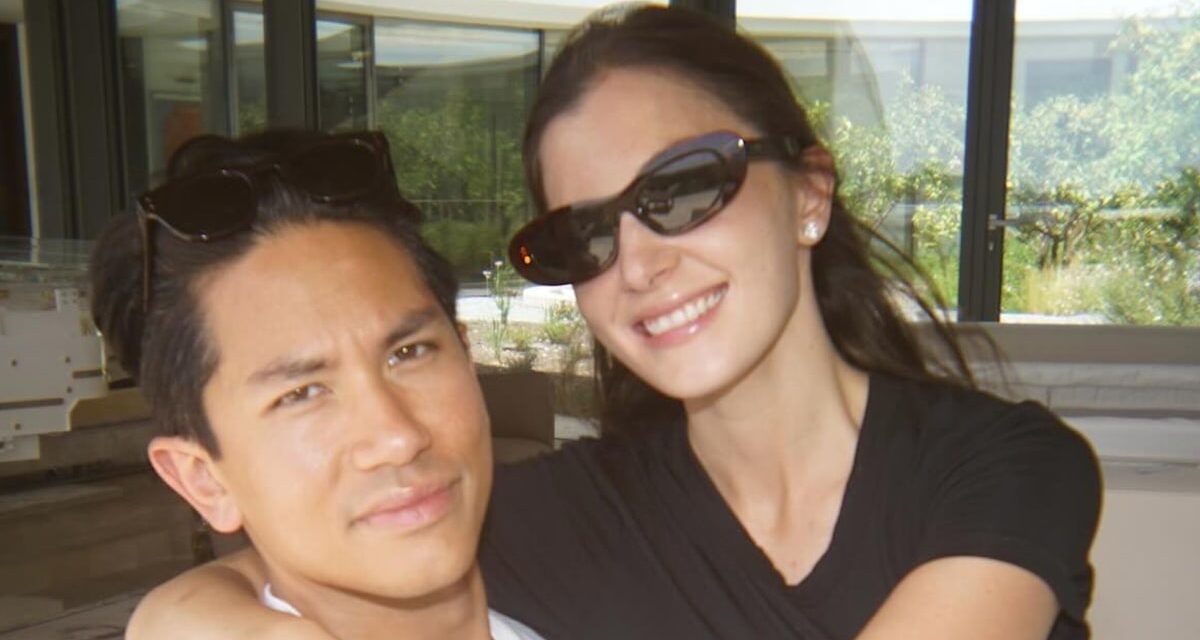 Le prince Abdul Mateen de Brunei célèbre le deuxième anniversaire de mariage de sa femme enceinte, la princesse Anisha, avec une photo personnelle adorée