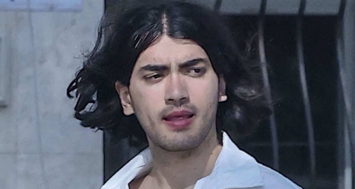 Le fils de Michael Jackson, Bigi &lsquo;Blanket&rsquo;, a l&rsquo;air séduit lors d&rsquo;un déjeuner avec sa petite amie sur de rares photos