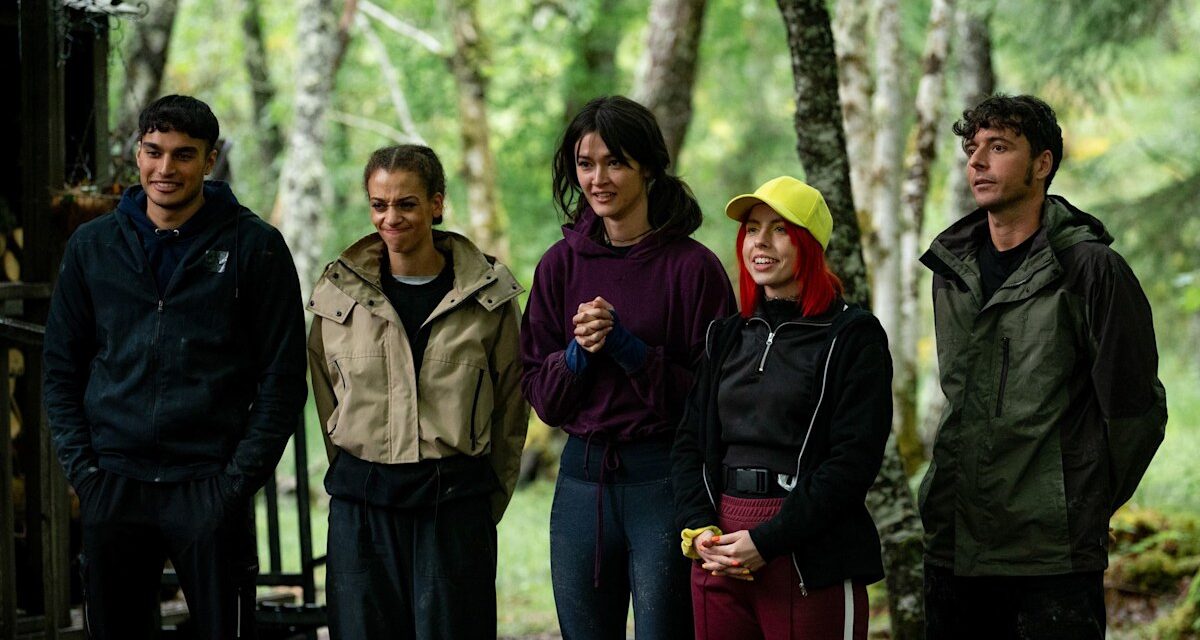 La star des Traitors retient ses larmes en révélant une tragédie familiale