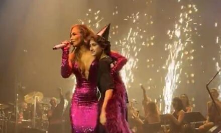 REGARDER: Les jumeaux adolescents de Jennifer Lopez, Emme et Max, la rejoignent sur scène à Las Vegas lors d&rsquo;un moment d&rsquo;émotion