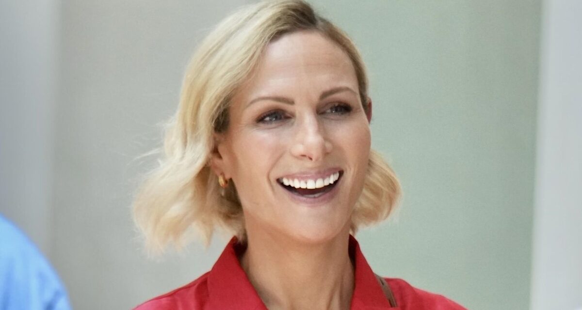 Zara Tindall est une sirène des années 50 en robe trapèze alors qu&rsquo;elle se prélasse sous le soleil australien