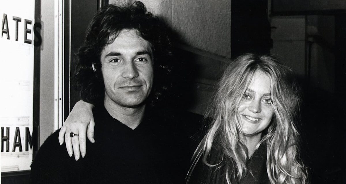 Goldie Hawn révèle ses difficultés à élever Kate et Oliver Hudson en tant que mère célibataire après le divorce de Bill Hudson