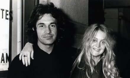 Goldie Hawn révèle ses difficultés à élever Kate et Oliver Hudson en tant que mère célibataire après le divorce de Bill Hudson