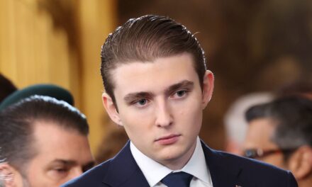 Barron Trump aurait « sauvé » la vie d&rsquo;une femme au milieu d&rsquo;une attaque présumée