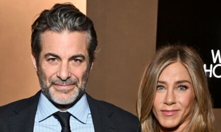 Jim Curtis, le copain de Jennifer Aniston, révèle comment ils se sont réellement rencontrés : « Ça a pris beaucoup de temps »