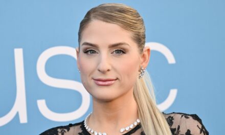 Meghan Trainor s&rsquo;exprime sur le « drame de groupe de mamans » après le message viral d&rsquo;Ashley Tisdale