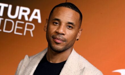 La star de BBC Radio 1 perd presque l&rsquo;usage de sa main alors qu&rsquo;il subit une intervention chirurgicale suite à une alerte secrète au cancer