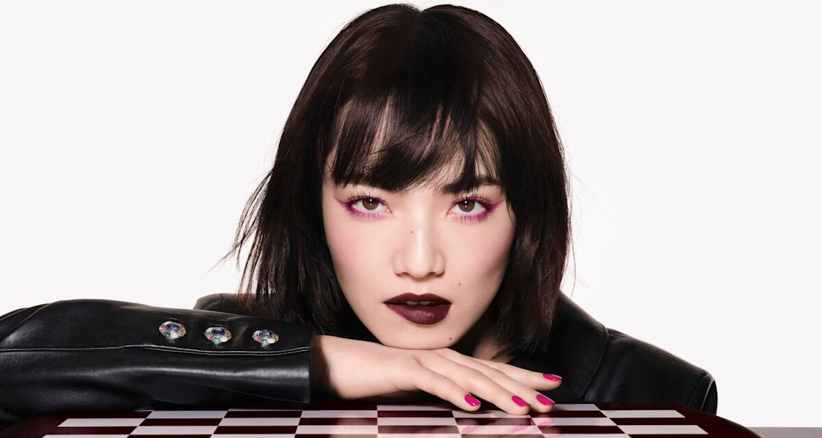 Le culte du Rouge Noir : la teinte emblématique de Chanel des années 90, réinventée