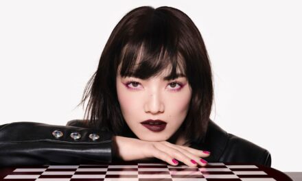 Le culte du Rouge Noir : la teinte emblématique de Chanel des années 90, réinventée