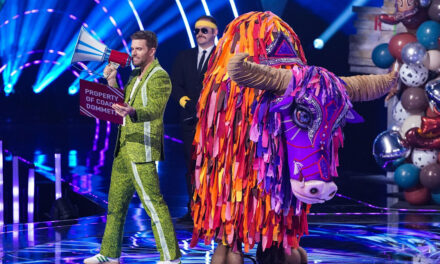 Les téléspectateurs de Masked Singer « véritablement choqués » après la révélation du célèbre rockeur : « Je n&rsquo;aurais jamais deviné »