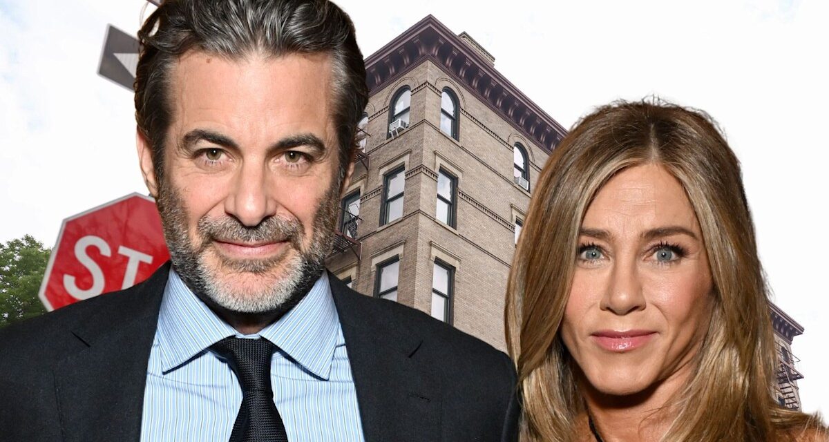Le petit ami de Jennifer Aniston, Jim Curtis, vend une garçonnière troublante de 1,5 million de dollars – et c&rsquo;est exactement comme le bâtiment Friends