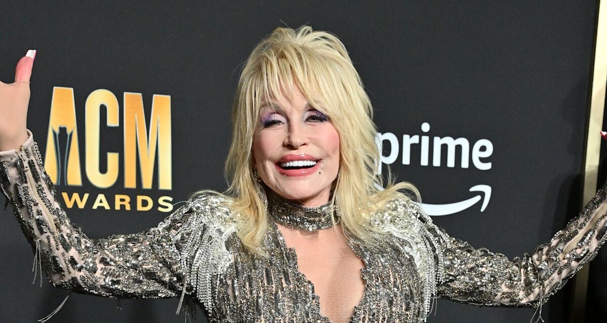 Dolly Parton répond à ses problèmes de santé à l&rsquo;occasion de son 80e anniversaire : « Je ne fais que commencer »