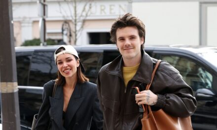 La petite amie de Cruz Beckham fait une fouille à peine voilée chez Nicola Peltz après avoir assisté à la cérémonie de Victoria à Paris