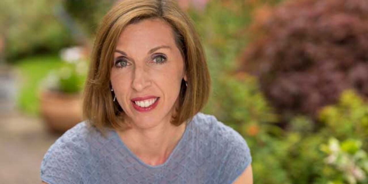 Exclusif : Pourquoi le médecin britannique spécialisé dans la ménopause le plus célèbre veut que nous arrêtions de parler de ménopause