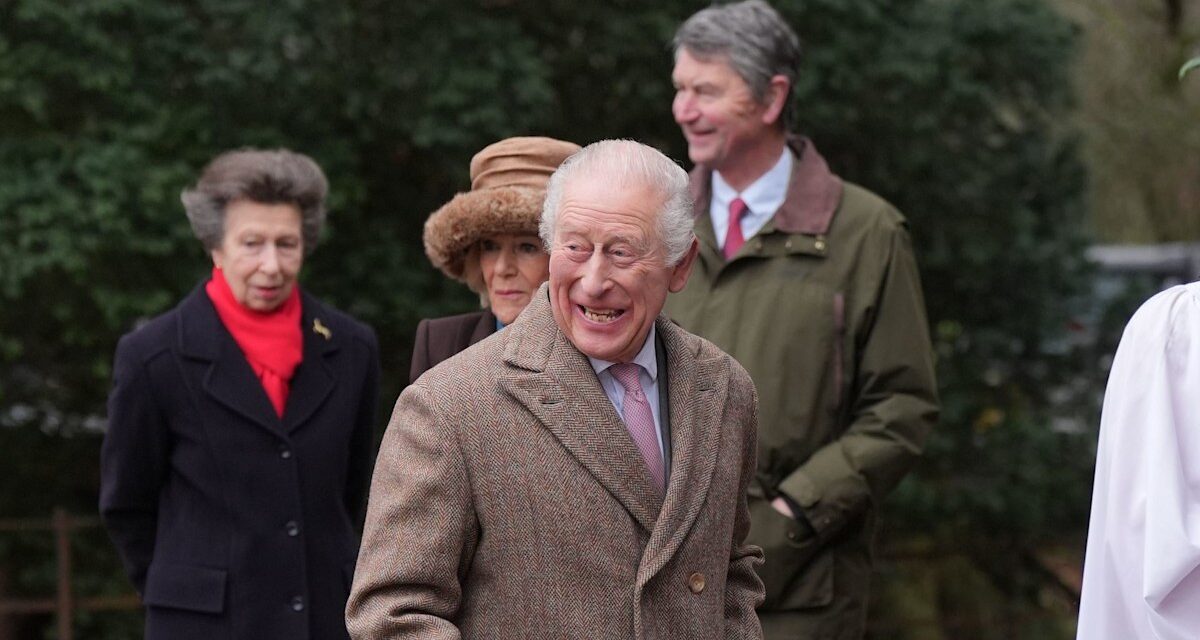 Le roi Charles et la reine Camilla dévoilent une nouvelle voiture de sport électrique d&rsquo;une valeur de 160 000 £ – voir photos