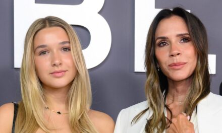 Victoria Beckham révèle accidentellement les habitudes d&rsquo;enfance « nostalgique » de Harper