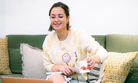 9 conseils approuvés par les coachs de vie pour trouver l&rsquo;amour en ligne en 2026