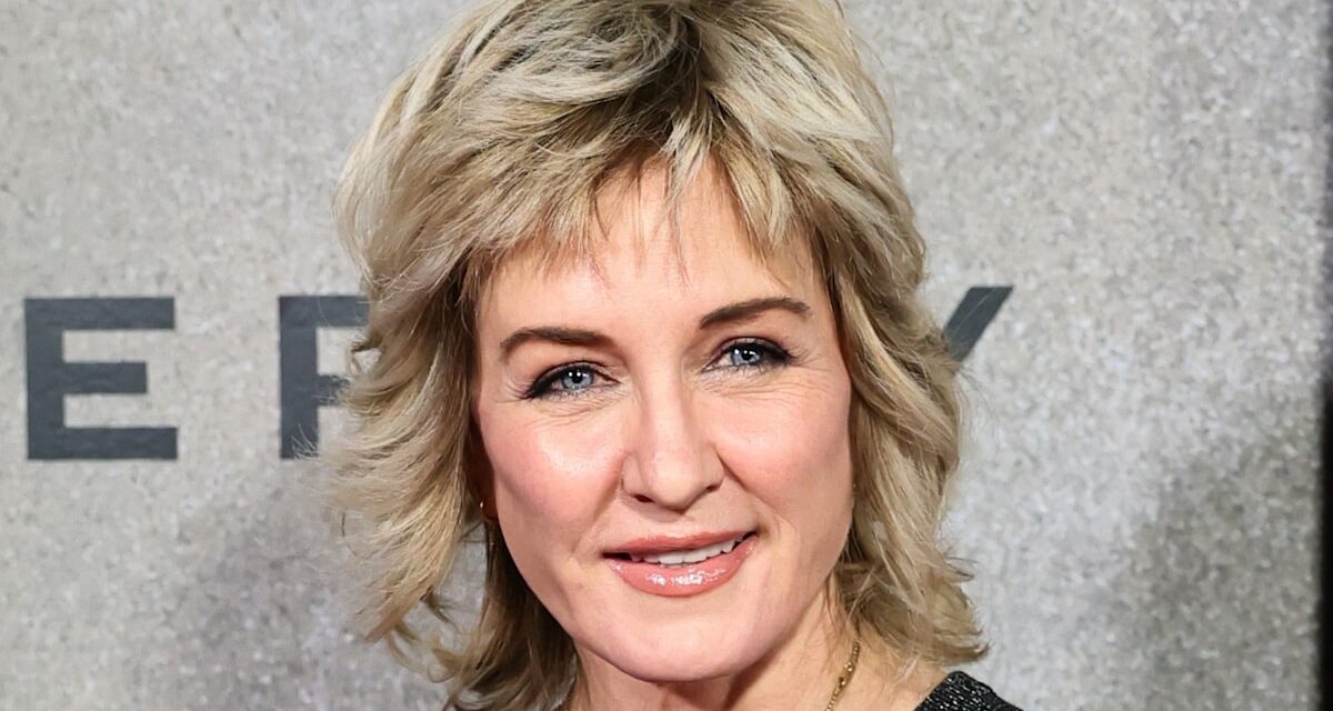 Amy Carlson des Blue Bloods fait sa première apparition publique en 4 ans avec son imposant fils adolescent Nigel
