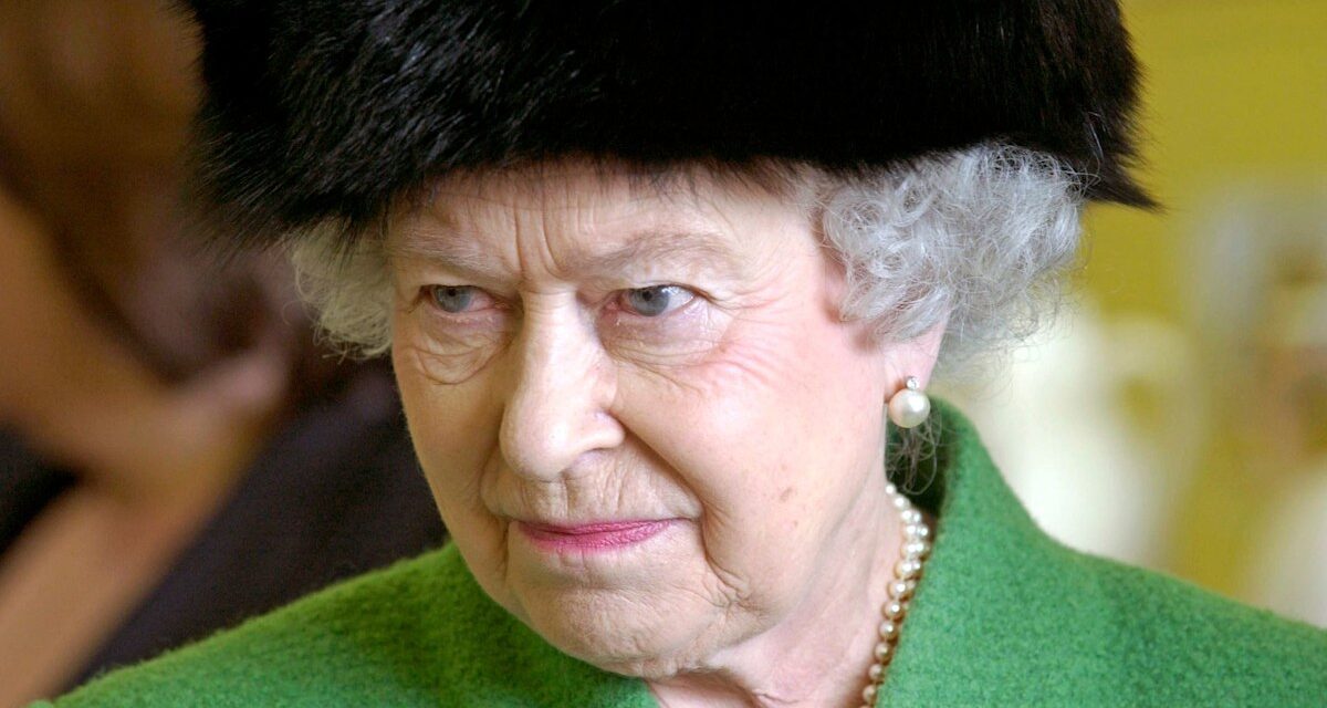 La réponse en 5 mots de la reine Elizabeth après avoir été surprise en train de jeter des chaussures sur le prince Philip