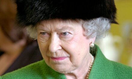 La réponse en 5 mots de la reine Elizabeth après avoir été surprise en train de jeter des chaussures sur le prince Philip