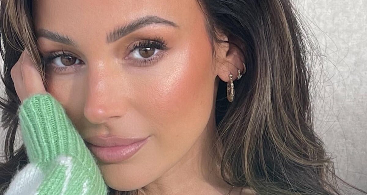 Michelle Keegan roucoule devant la petite Palma sur une précieuse photo de vacances