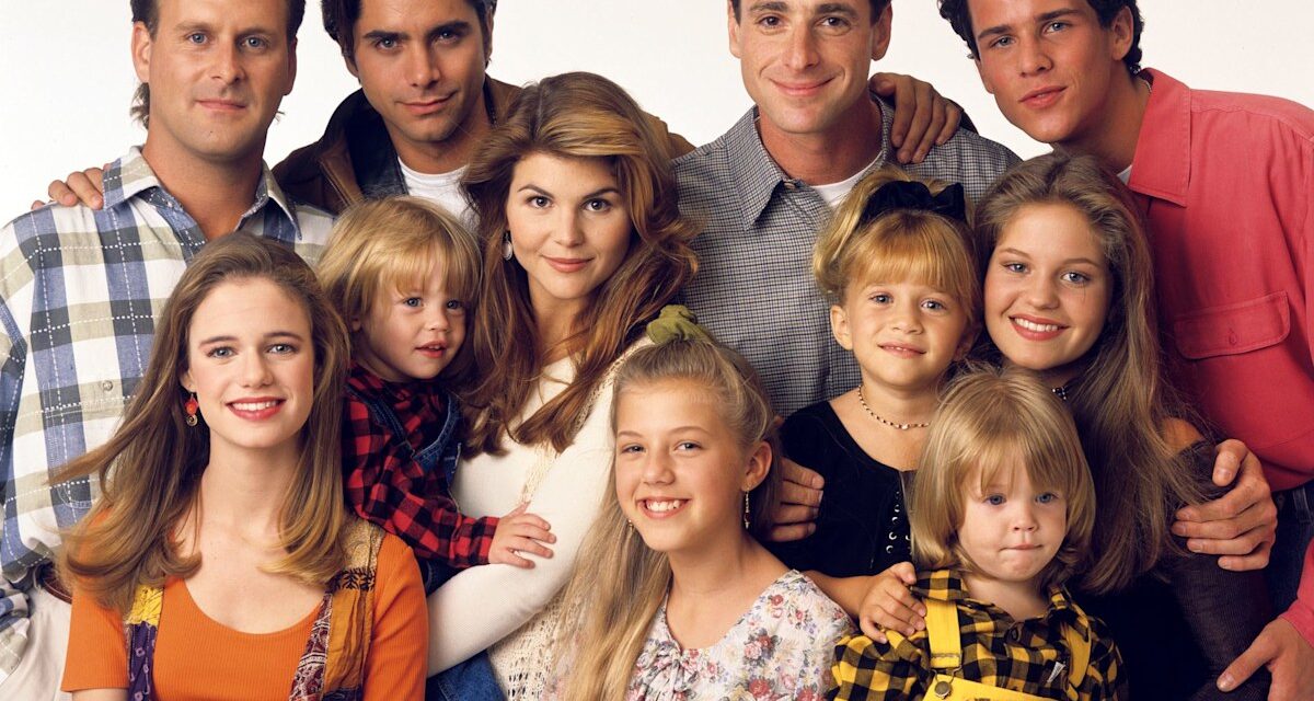 La star de Full House rend un hommage déchirant à son père à l&rsquo;écran, Bob Saget, quatre ans après sa mort à 65 ans