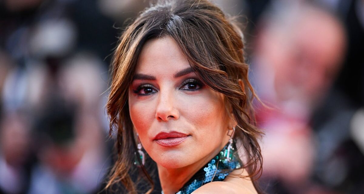 Eva Longoria affiche ses abdominaux toniques dans un selfie à la salle de sport