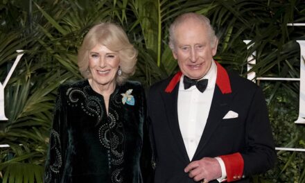 Le roi Charles félicité pour sa « grande vision et prévoyance » alors qu&rsquo;il accueille des stars de premier plan