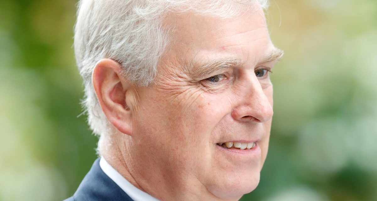 Andrew Mountbatten-Windsor photographié à Windsor au milieu de nouvelles allégations explosives d&rsquo;Epstein