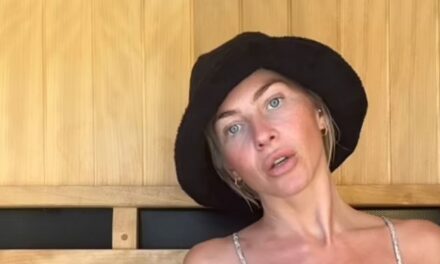 Julianne Hough montre son tout petit bikini sur une nouvelle photo de vacances