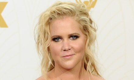 Amy Schumer partage des photos de bikini « sans filtre » montrant 50 livres. perte de poids – voir