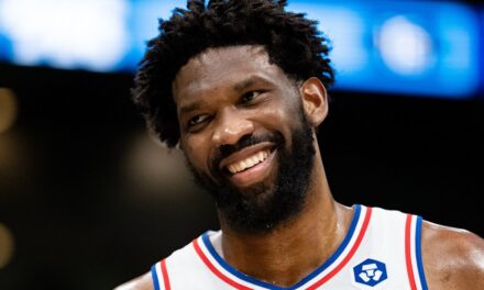 Rencontrez l&rsquo;épouse mannequin brésilienne de la star des Philadelphia 76ers Joel Embiid et leur unique enfant