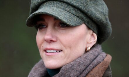 La princesse Kate devient royale à cheval avec des jodhpurs moulants – et un chapeau de boulanger